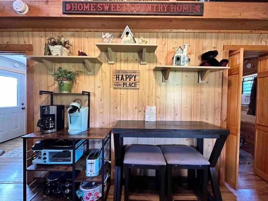 Cozy Cabin Walking Distance To Parkway! Pigeon Forge Dış mekan fotoğraf
