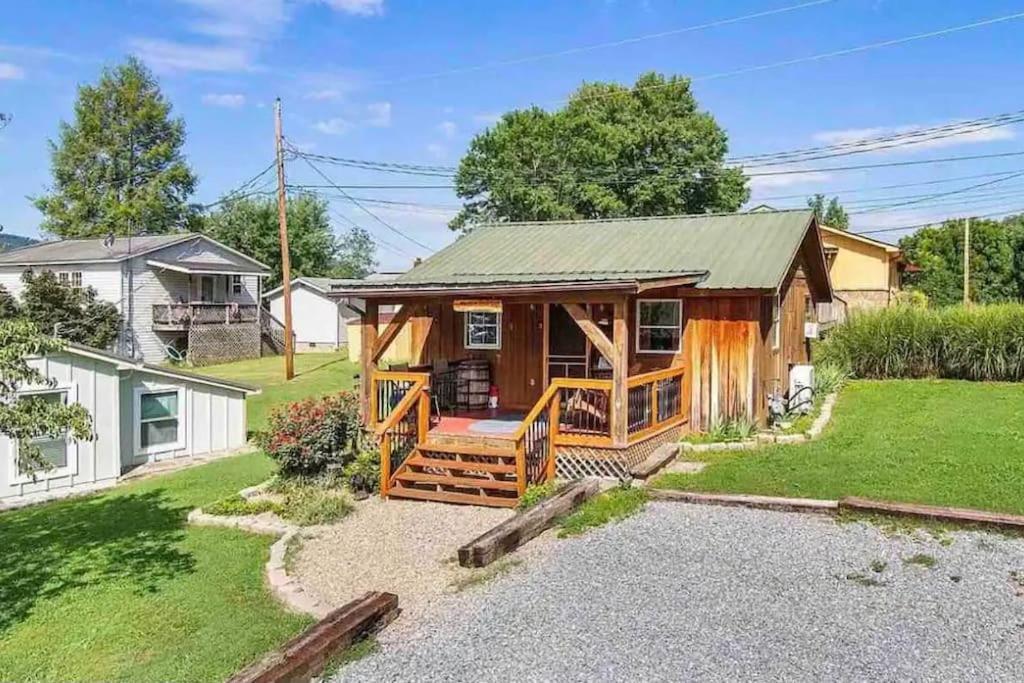 Cozy Cabin Walking Distance To Parkway! Pigeon Forge Dış mekan fotoğraf