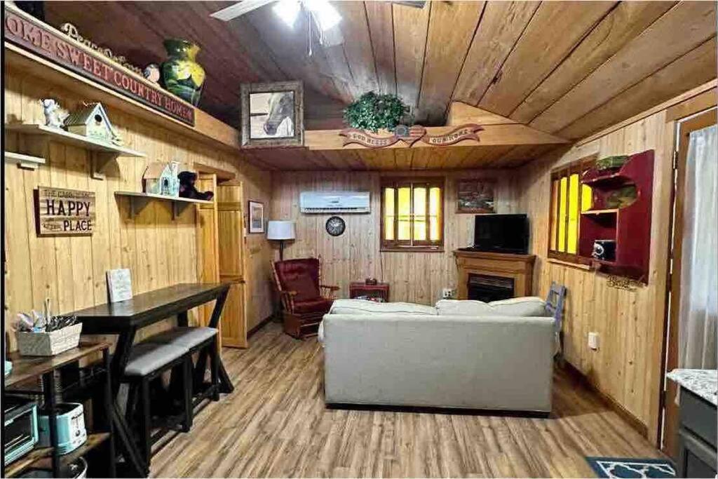 Cozy Cabin Walking Distance To Parkway! Pigeon Forge Dış mekan fotoğraf