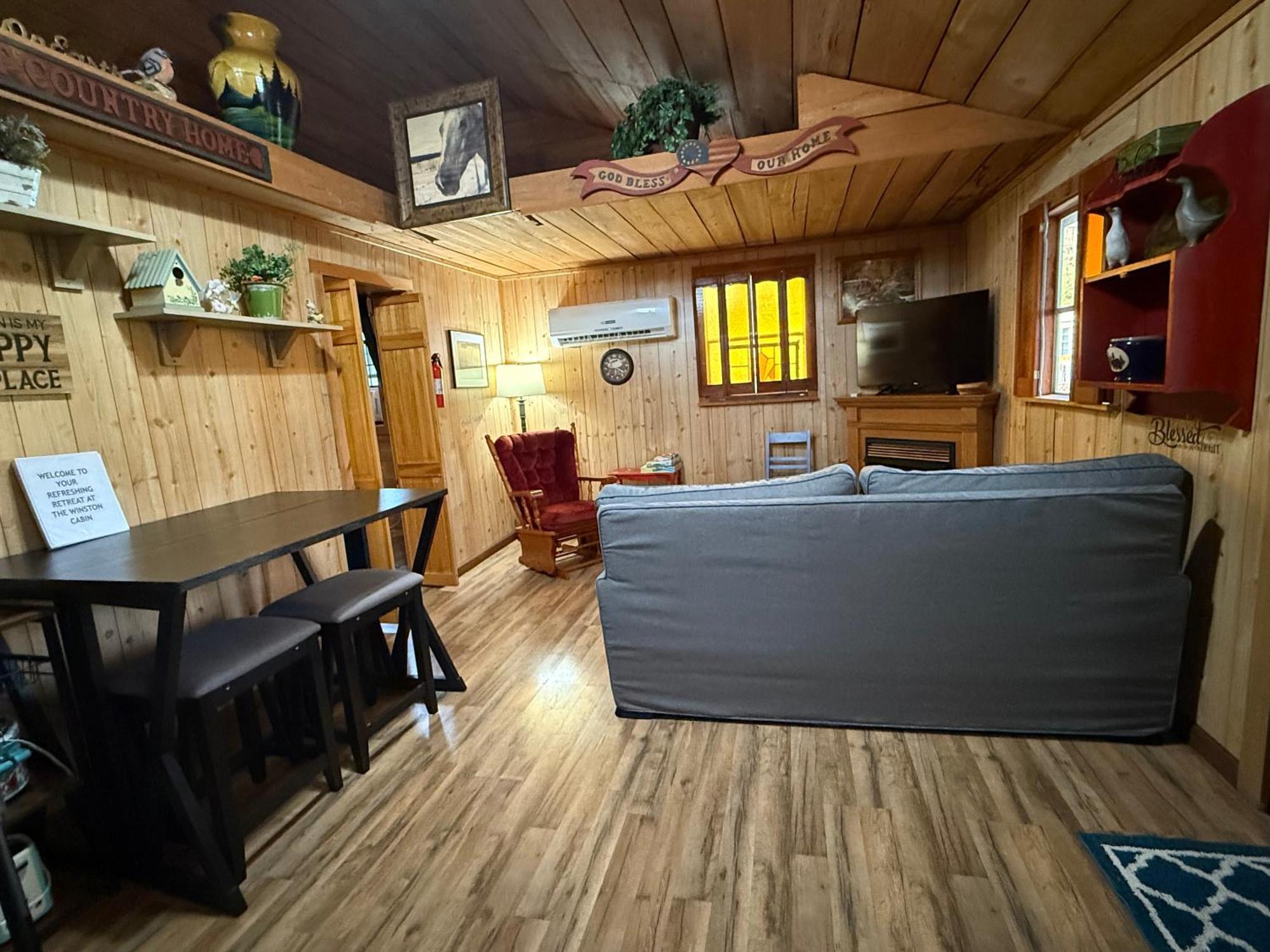 Cozy Cabin Walking Distance To Parkway! Pigeon Forge Dış mekan fotoğraf